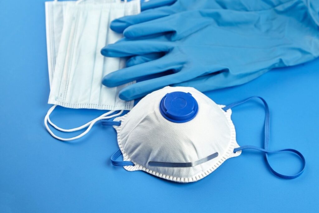 produits équipement santé et sécurité. Masque médical niveau 2 bleu et gants latex bleus. Masque respiratoire N95